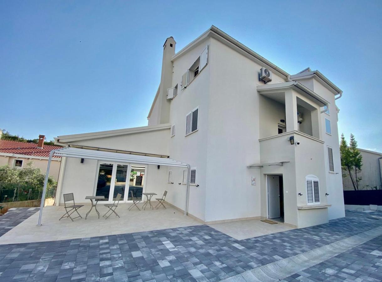 Apartments & Rooms Petra Zadar Bagian luar foto