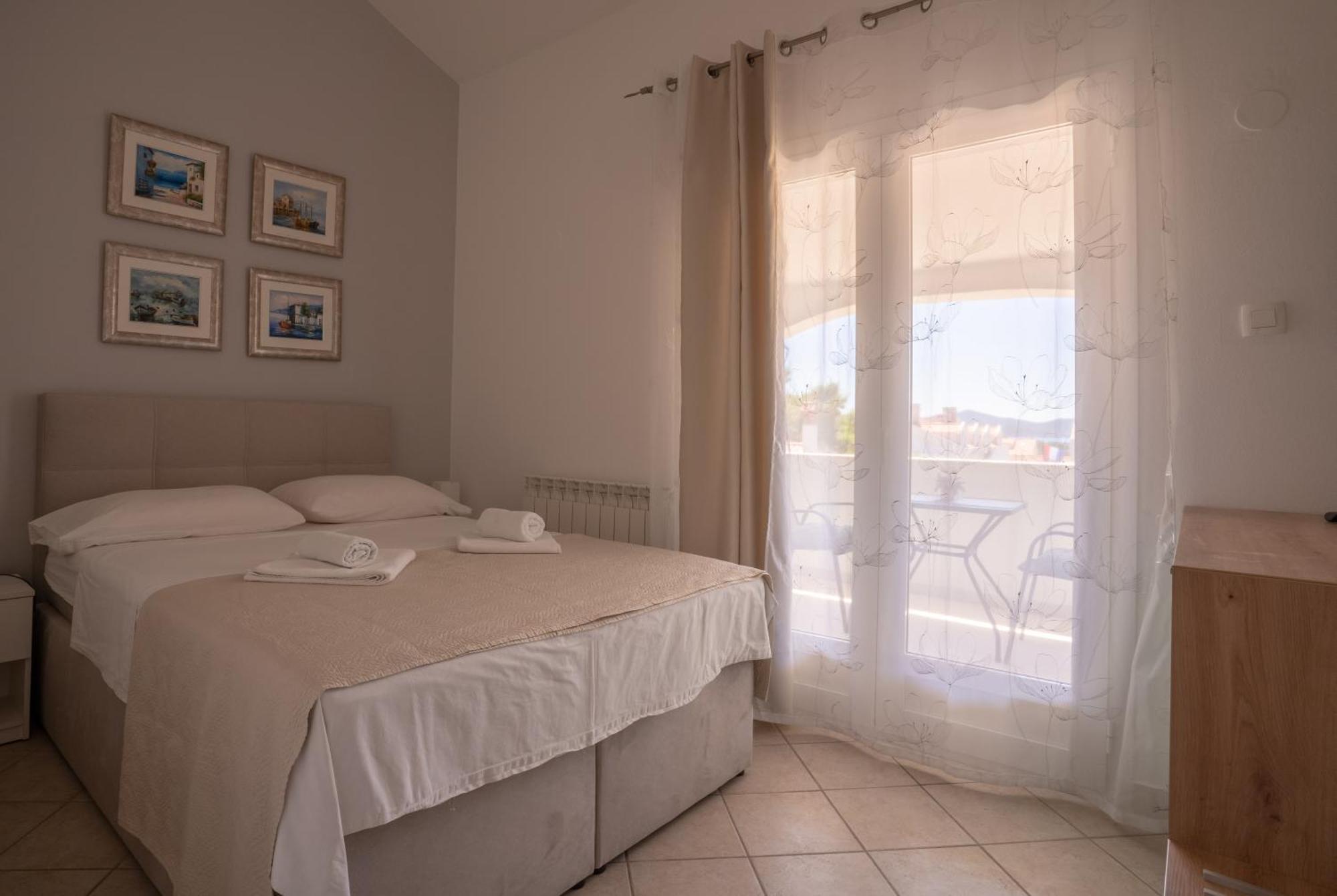 Apartments & Rooms Petra Zadar Bagian luar foto