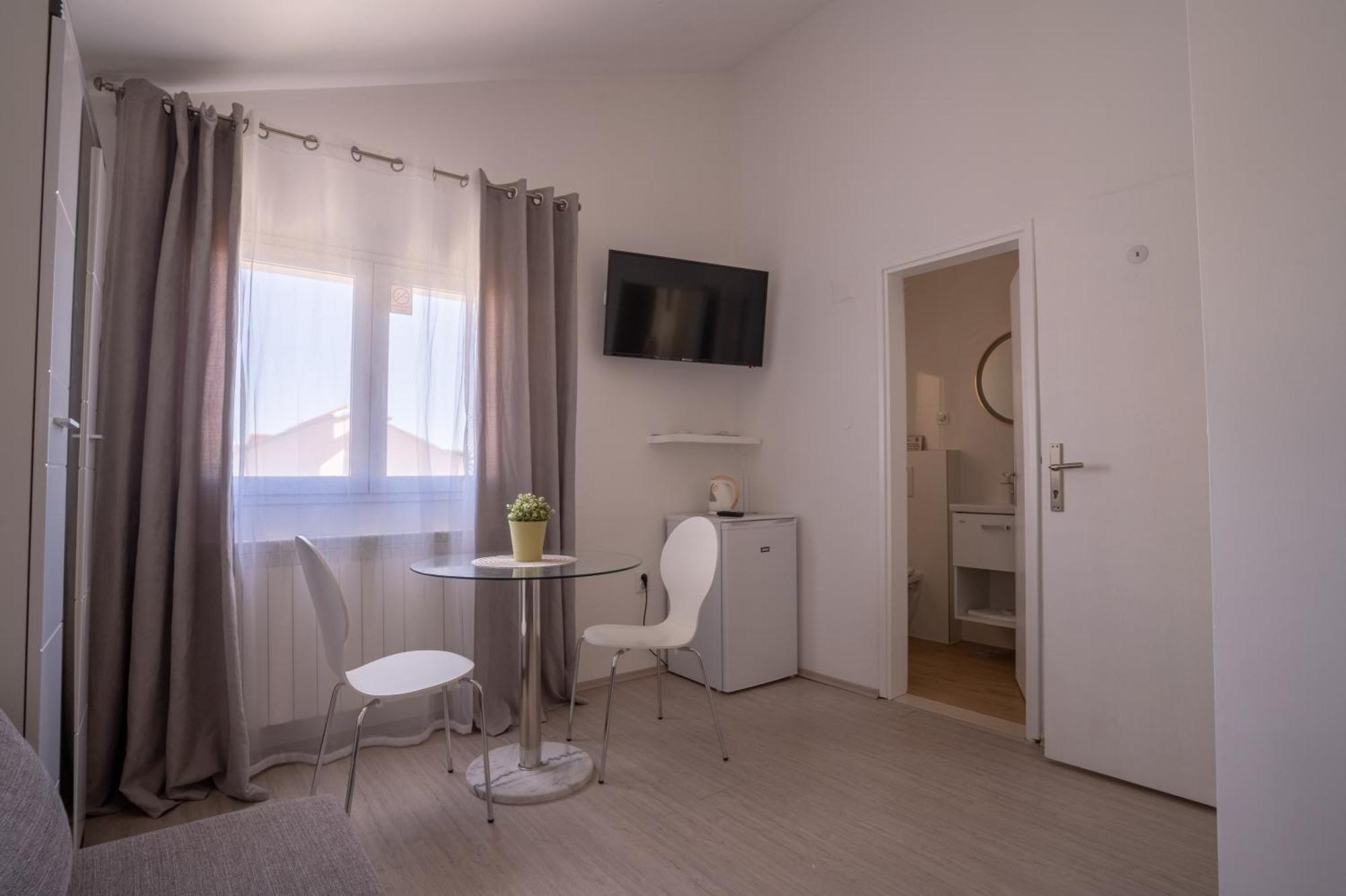 Apartments & Rooms Petra Zadar Bagian luar foto