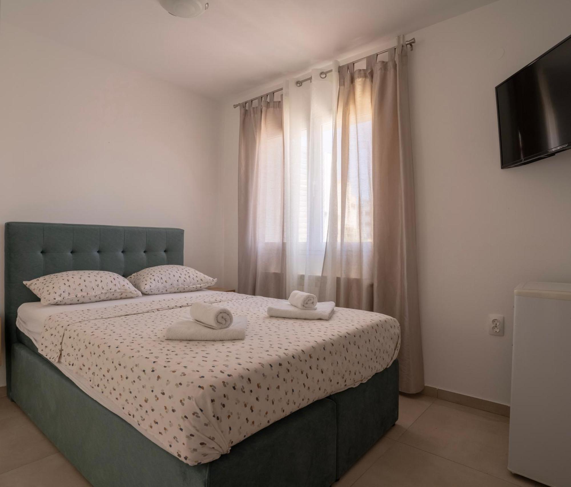 Apartments & Rooms Petra Zadar Bagian luar foto
