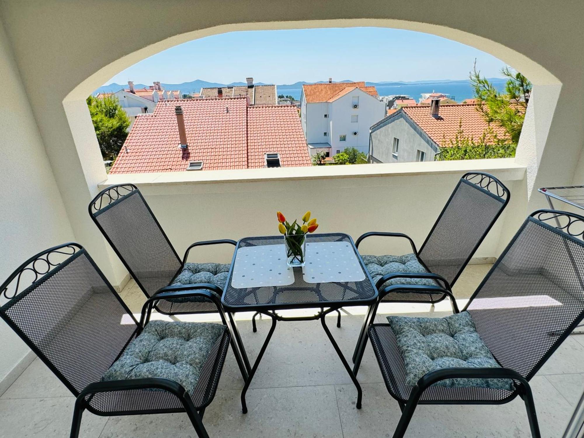 Apartments & Rooms Petra Zadar Bagian luar foto
