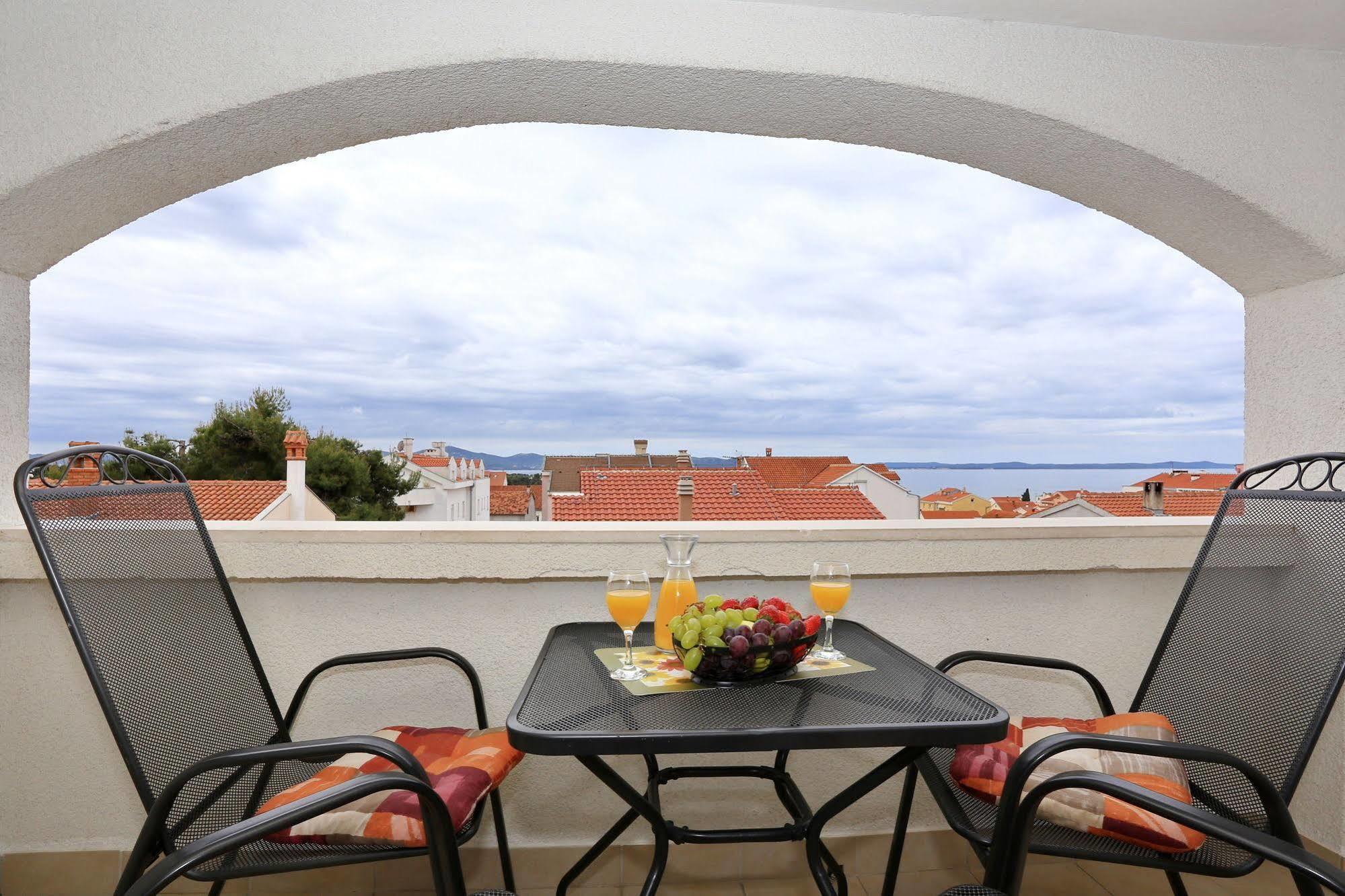 Apartments & Rooms Petra Zadar Bagian luar foto